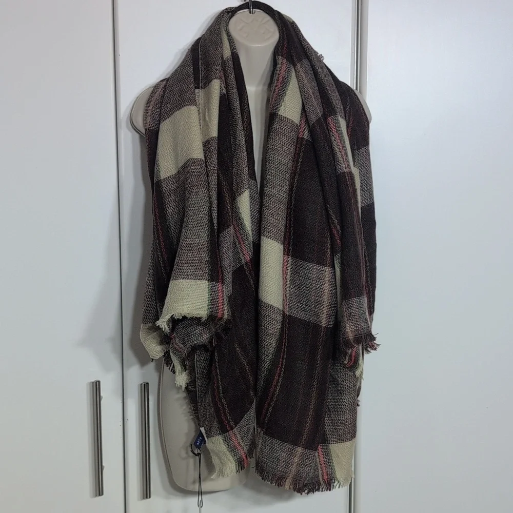 APT.9 Large Scarf Perfect For Fall Season